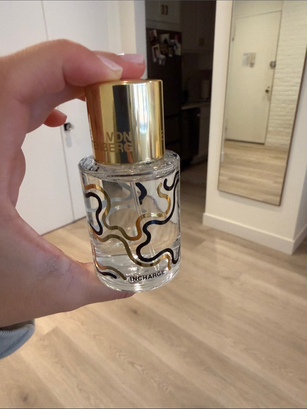 NEW LIMITED EDITION Estée Lauder x DVF InCharge Essence d’Eau Fragrance - Picture 3 of 4